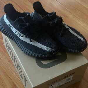 Yeezy Boost 350 ! Worn 3 times ! Practically New!